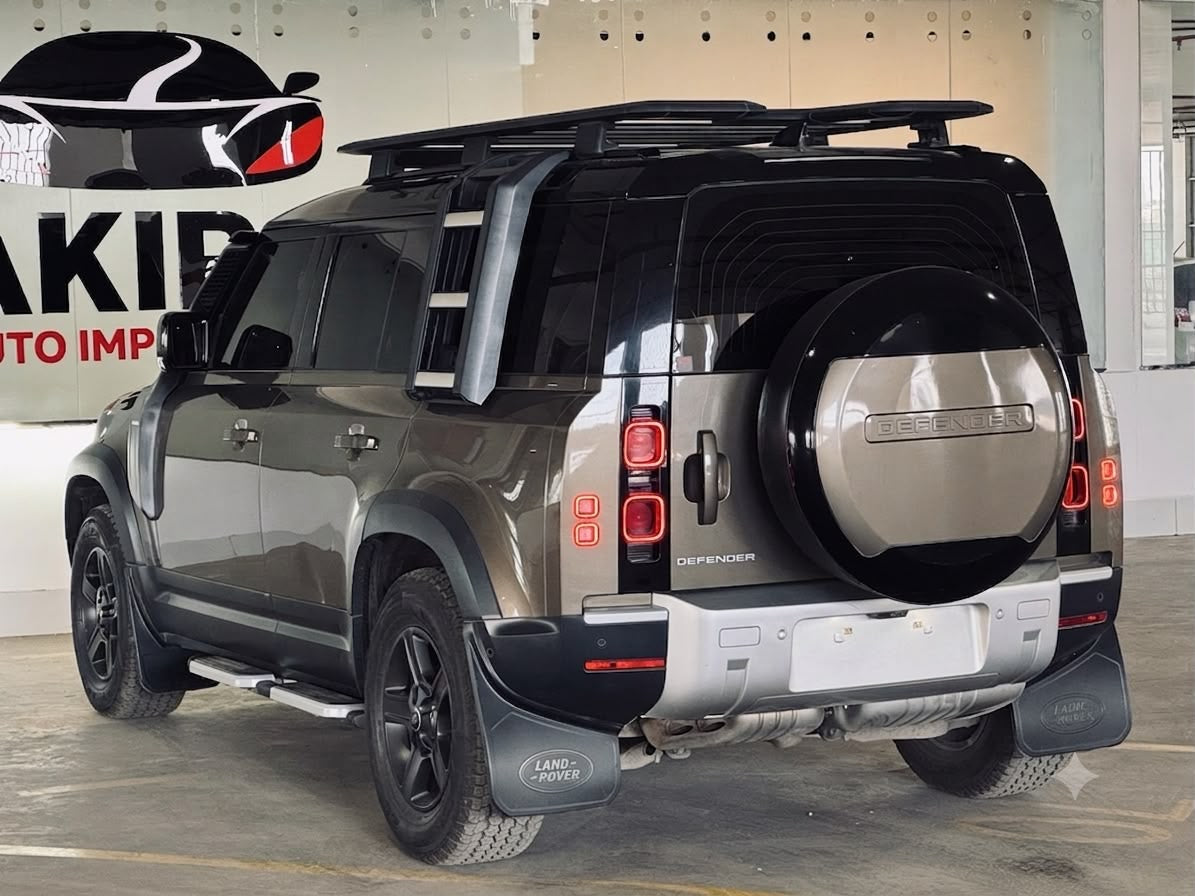 Land Rover Defender 110 | 2023 | Bronze