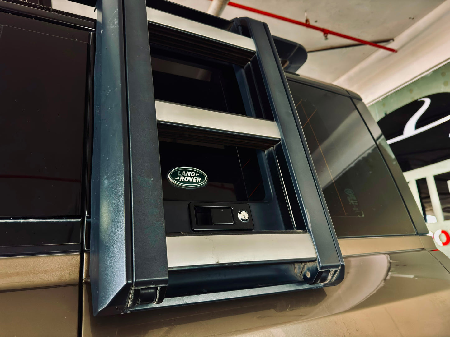 Land Rover Defender 110 | 2023 | Bronze