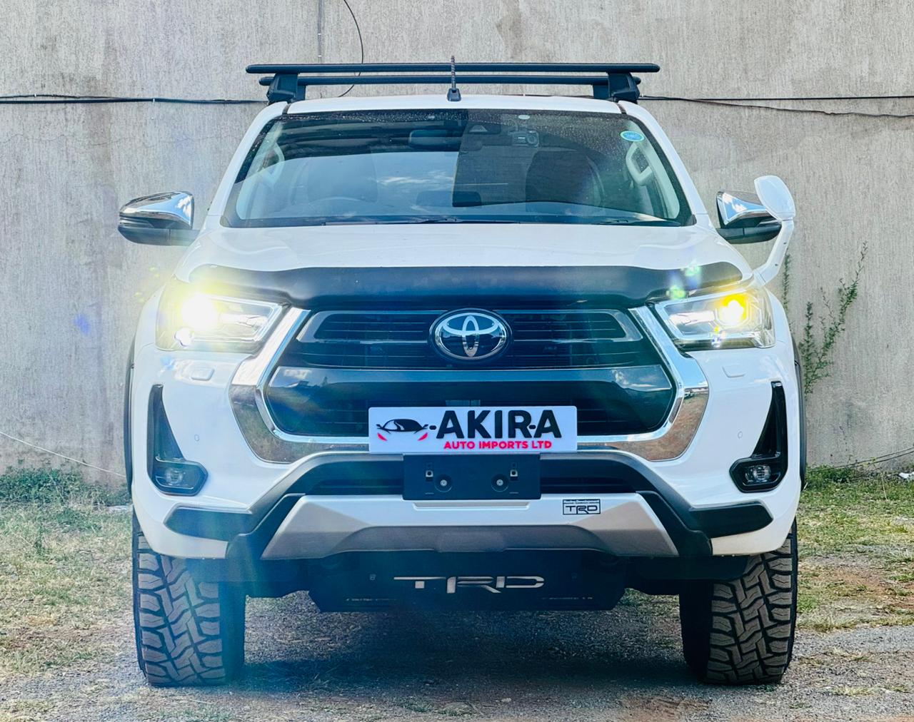 Toyota Hilux 2021 Pearl White