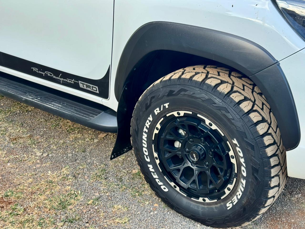 Toyota Hilux 2021 Pearl White