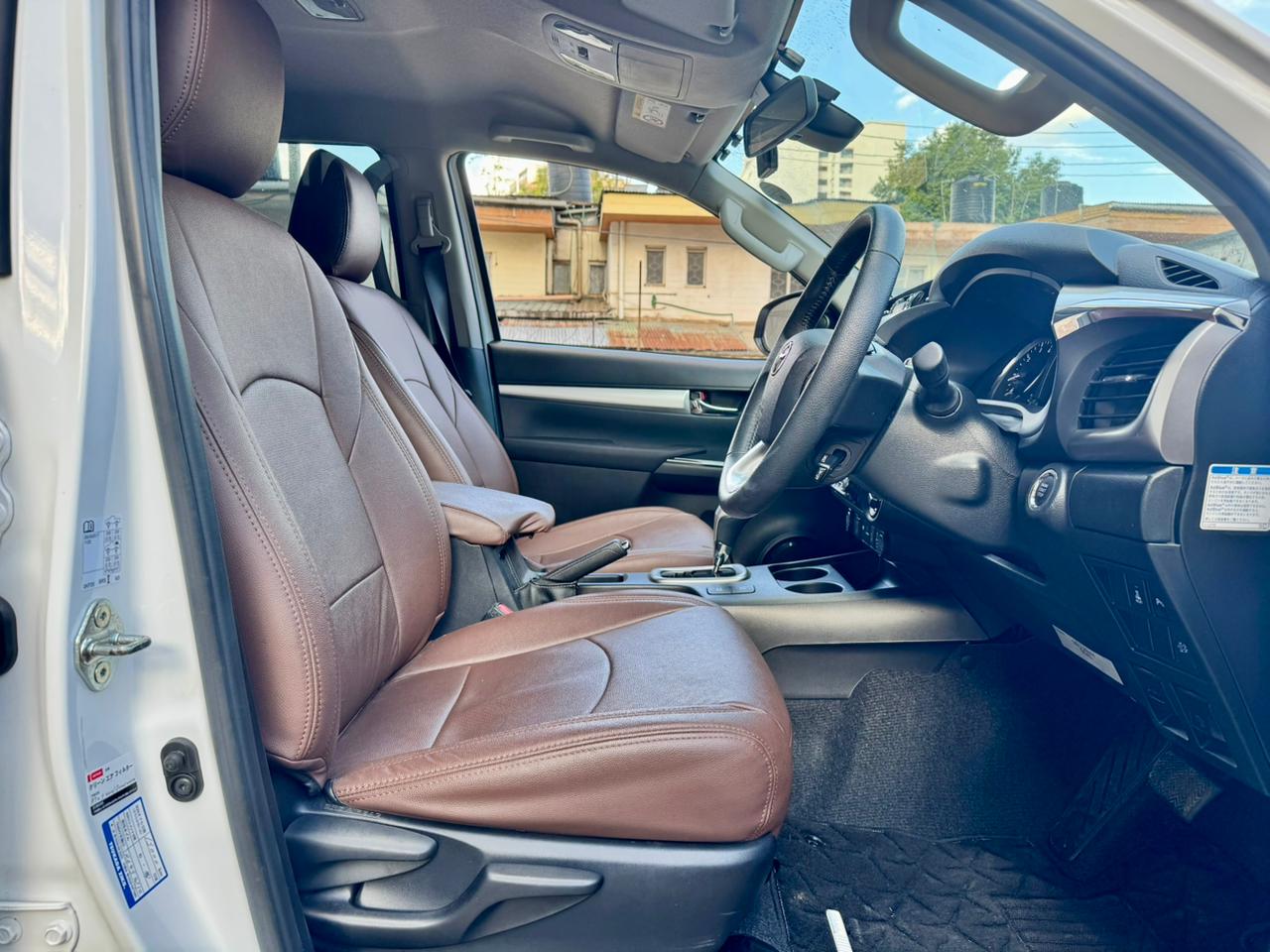 Toyota Hilux 2021 Pearl White