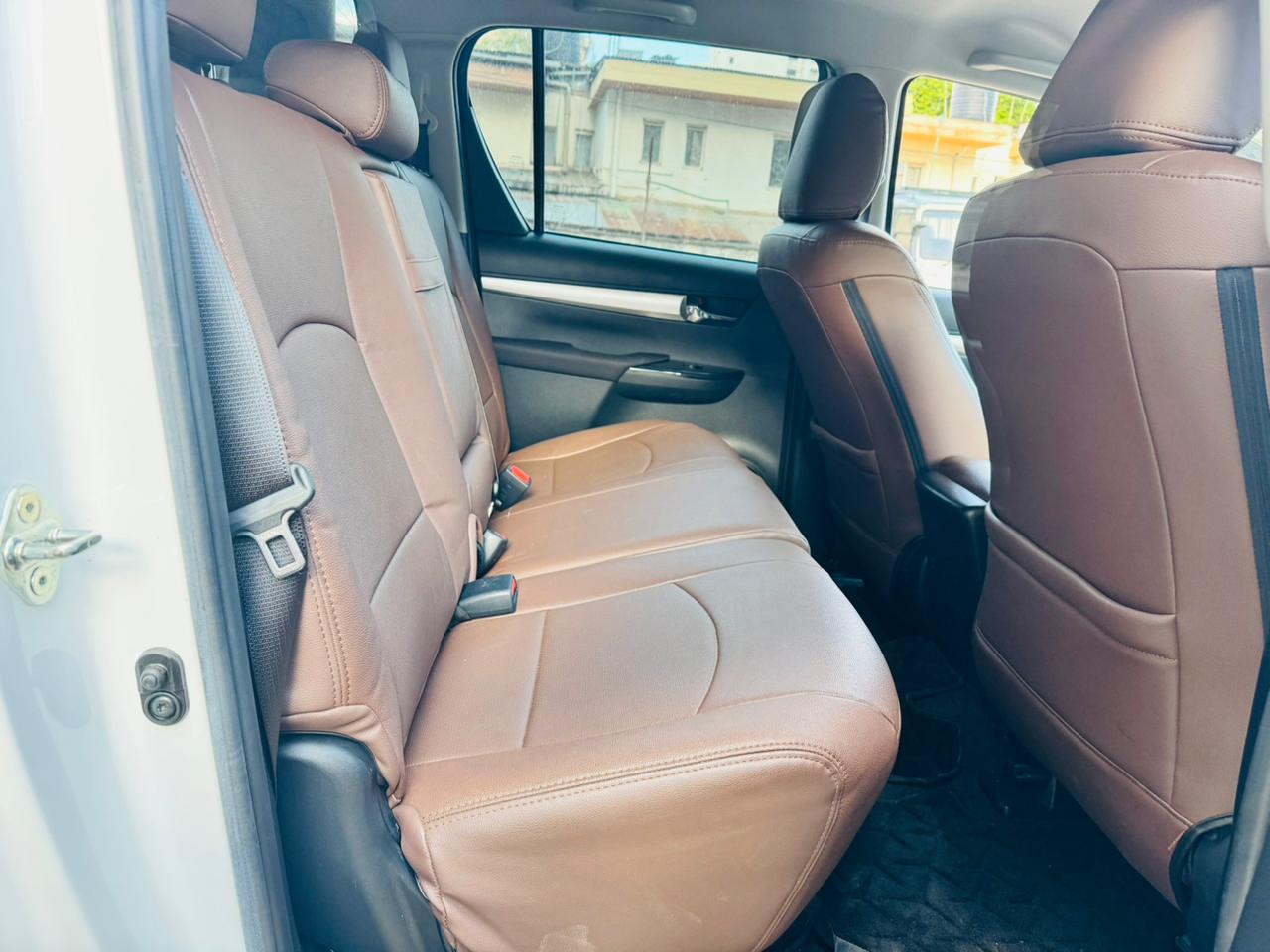 Toyota Hilux 2021 Pearl White