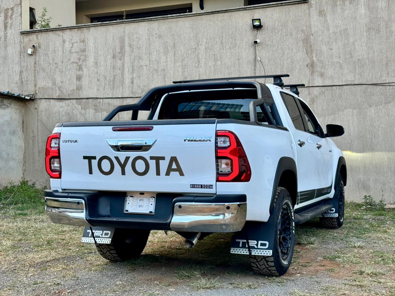 Toyota Hilux 2021 Pearl White