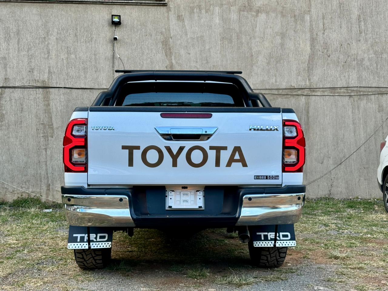 Toyota Hilux 2021 Pearl White