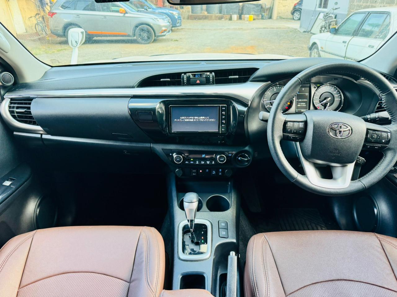 Toyota Hilux 2021 Pearl White