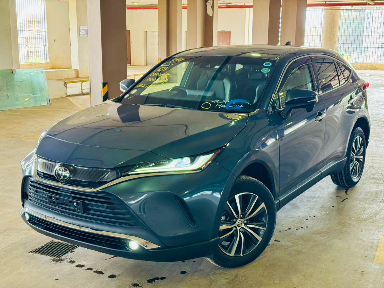 Toyota Harrier | 2020 | 2000cc | Grey