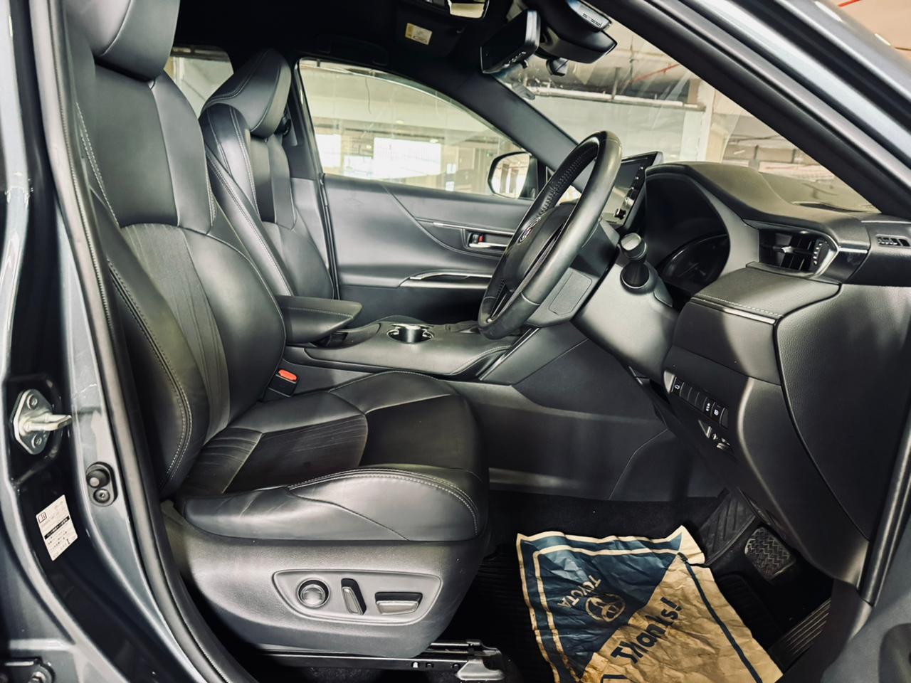 Toyota Harrier | 2020 | 2000cc | Grey