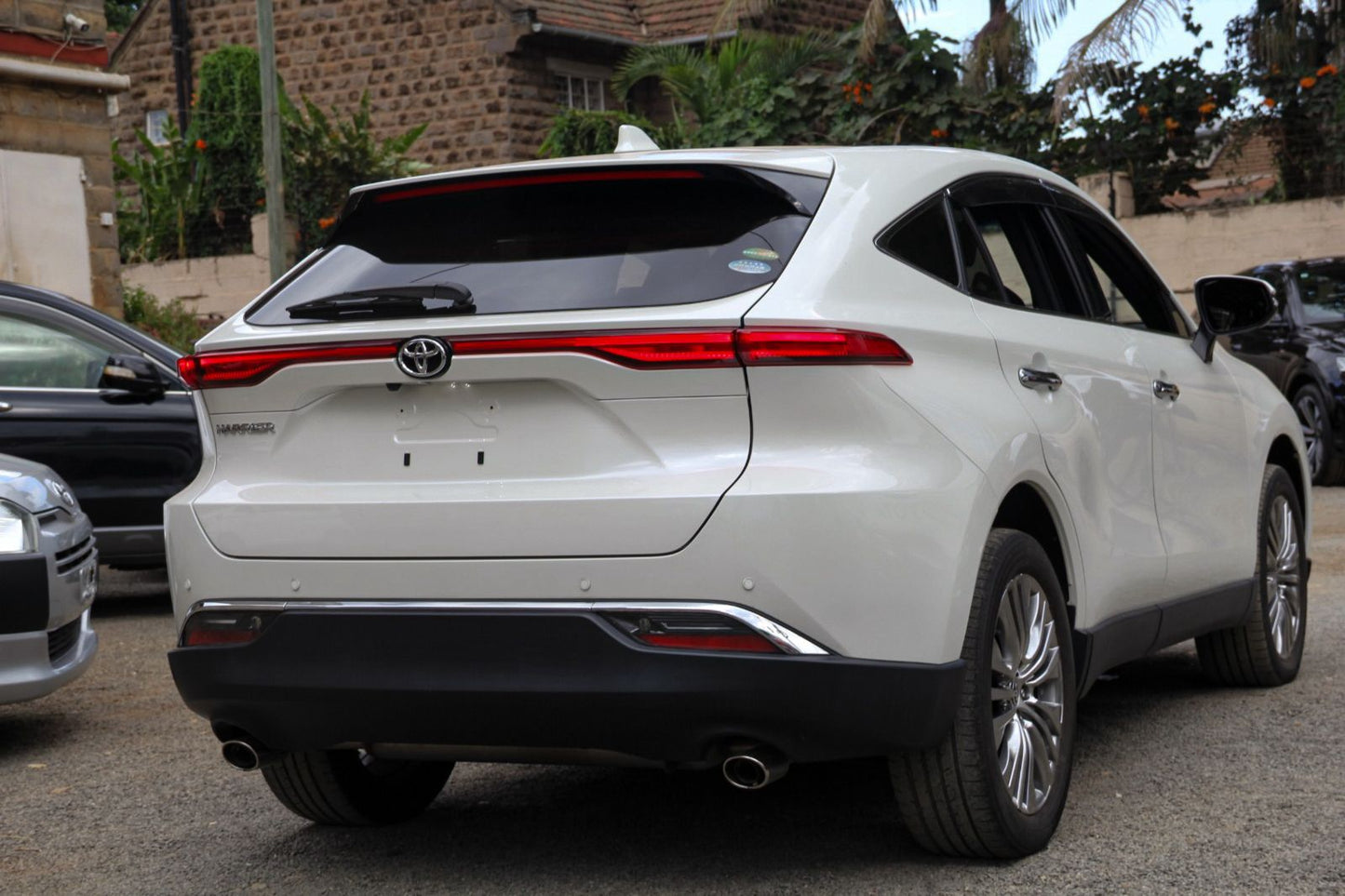 Toyota Harrier | 2020 | 2000cc | Pearl White
