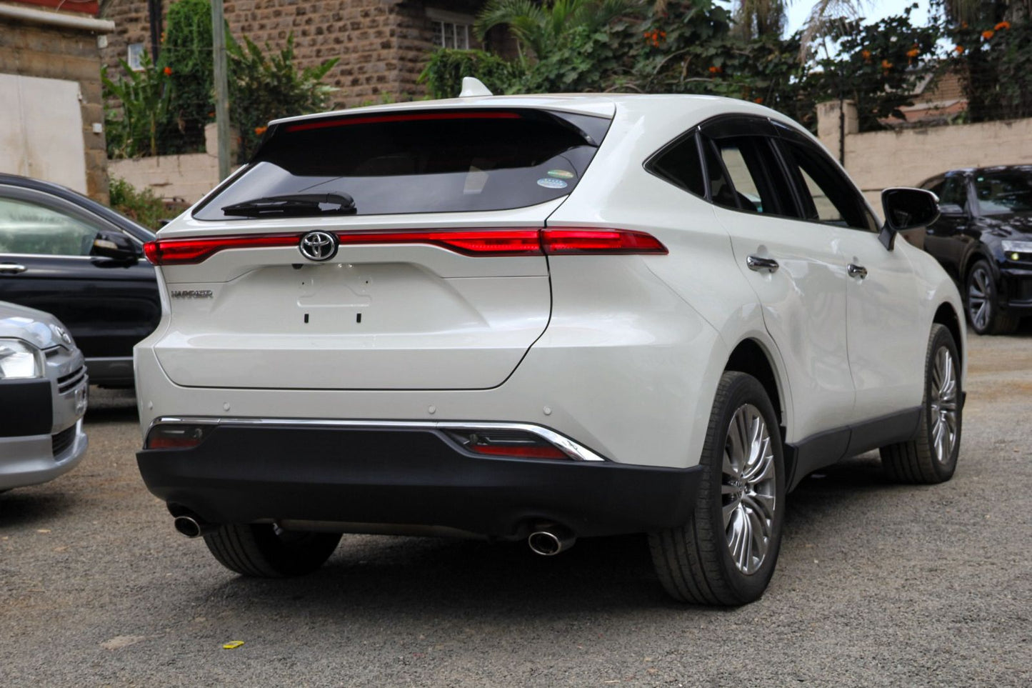 Toyota Harrier | 2020 | 2000cc | Pearl White