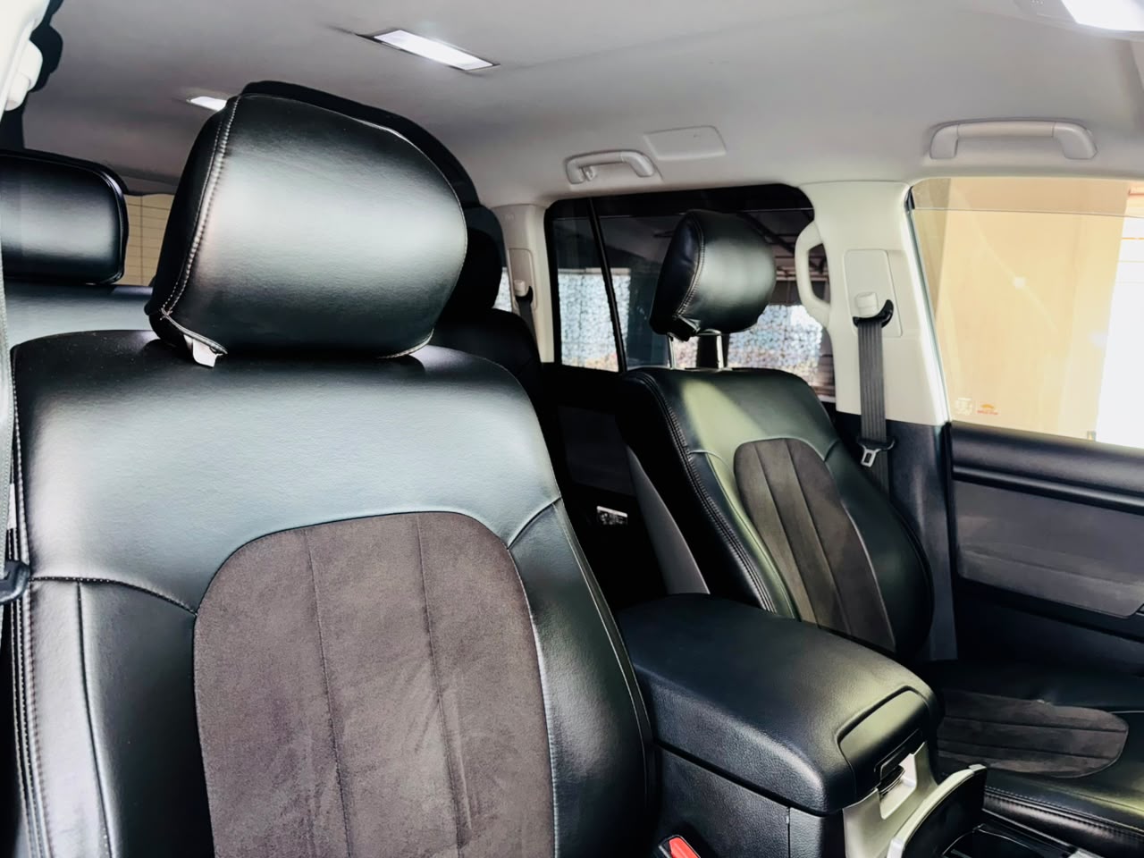 Toyota Land Cruiser | 2017 | 4600cc | Black
