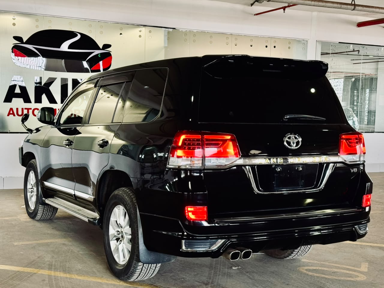 Toyota Land Cruiser | 2017 | 4600cc | Black