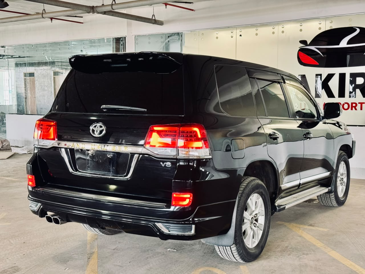 Toyota Land Cruiser | 2017 | 4600cc | Black