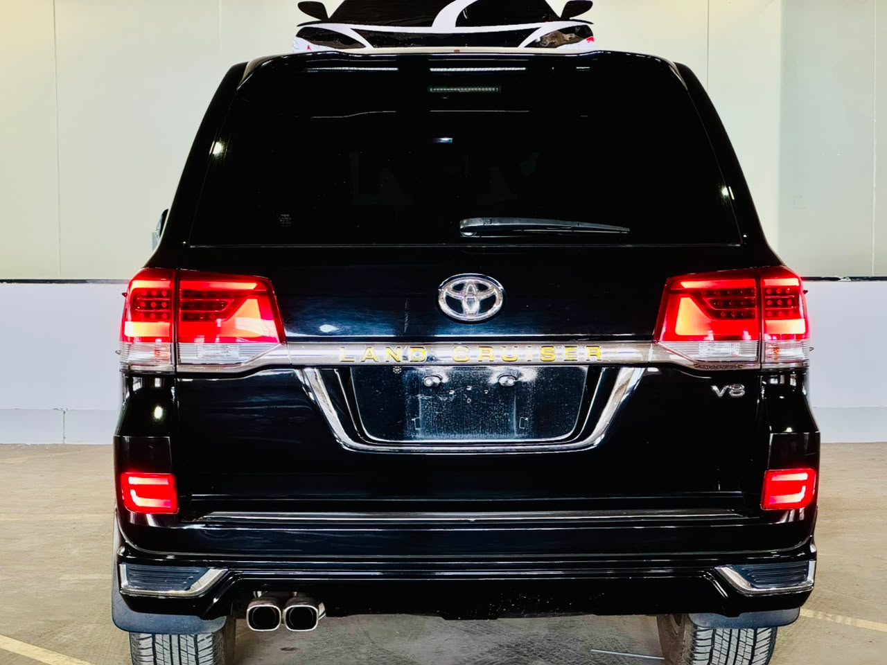 Toyota Land Cruiser | 2017 | 4600cc | Black