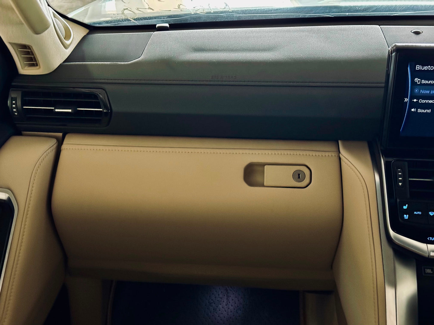 Toyota Landcruiser LC300 | 2023 |3400cc | Pearl White