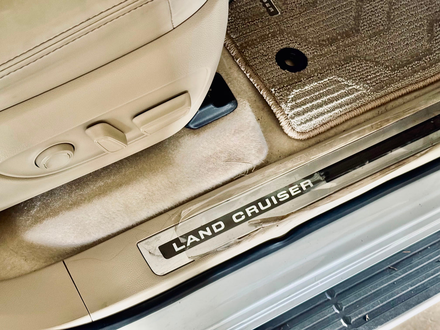 Toyota Landcruiser LC300 | 2023 |3400cc | Pearl White