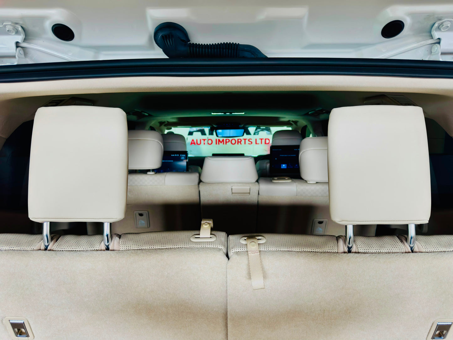 Toyota Landcruiser LC300 | 2023 |3400cc | Pearl White