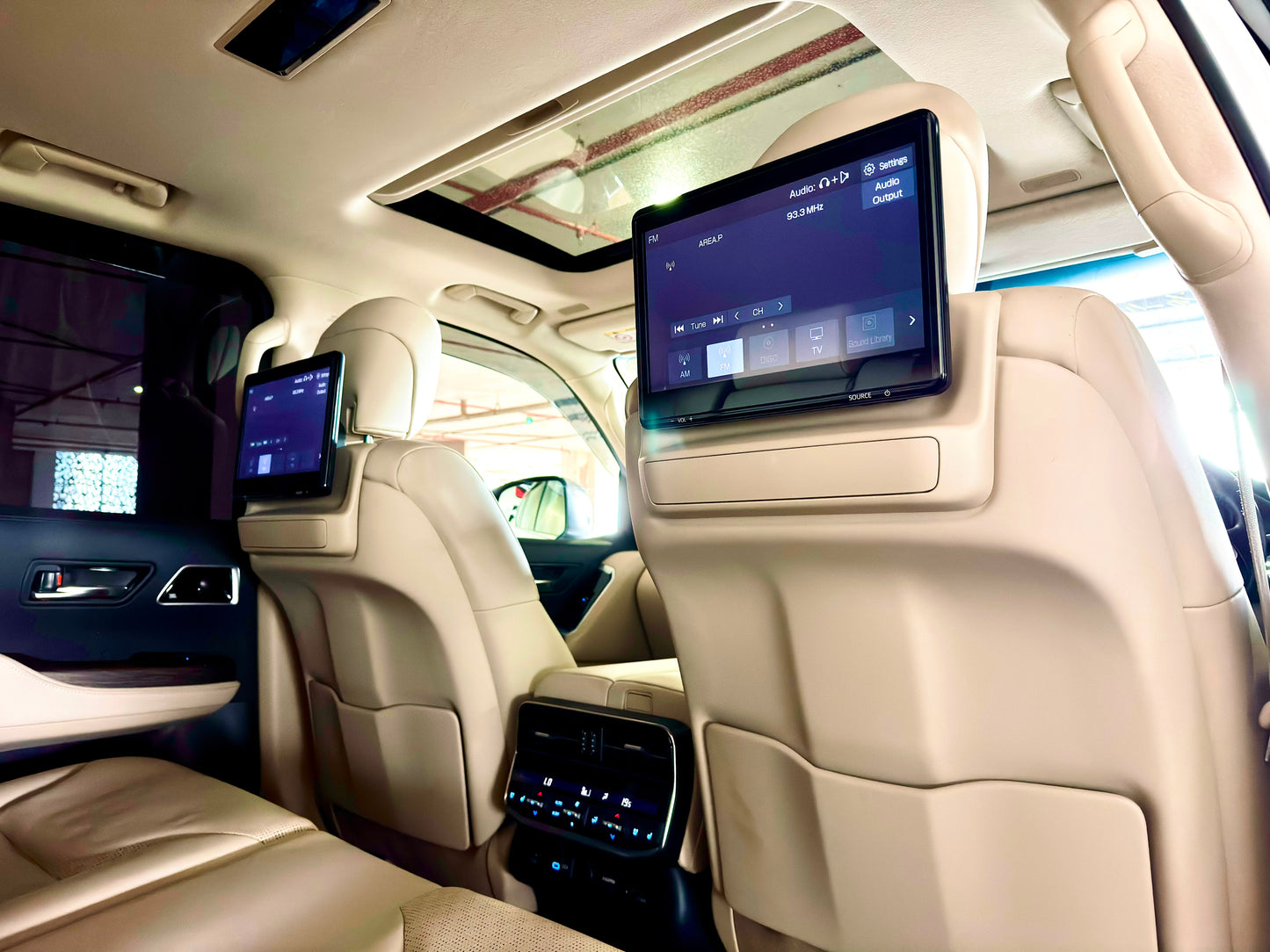 Toyota Landcruiser LC300 | 2023 |3400cc | Pearl White