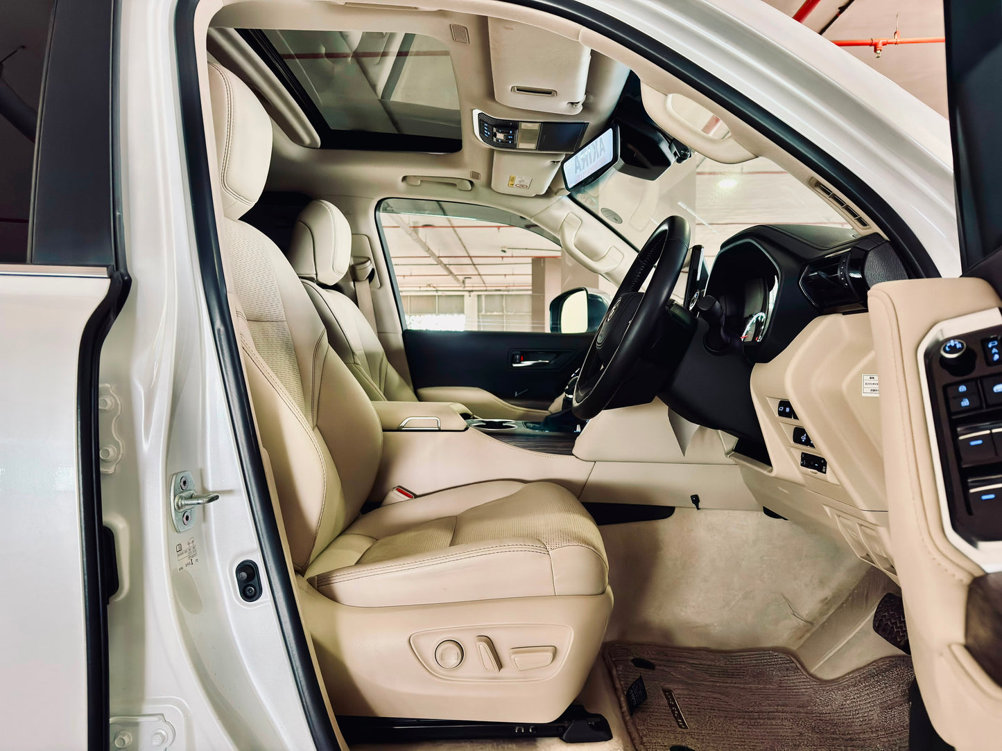 Toyota Landcruiser LC300 | 2023 |3400cc | Pearl White