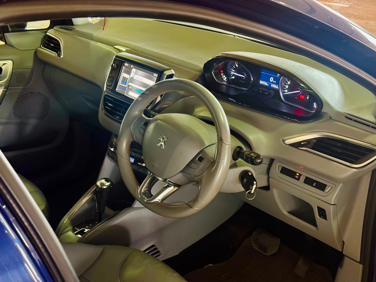 Peugeot 208 | 2013 | Blue