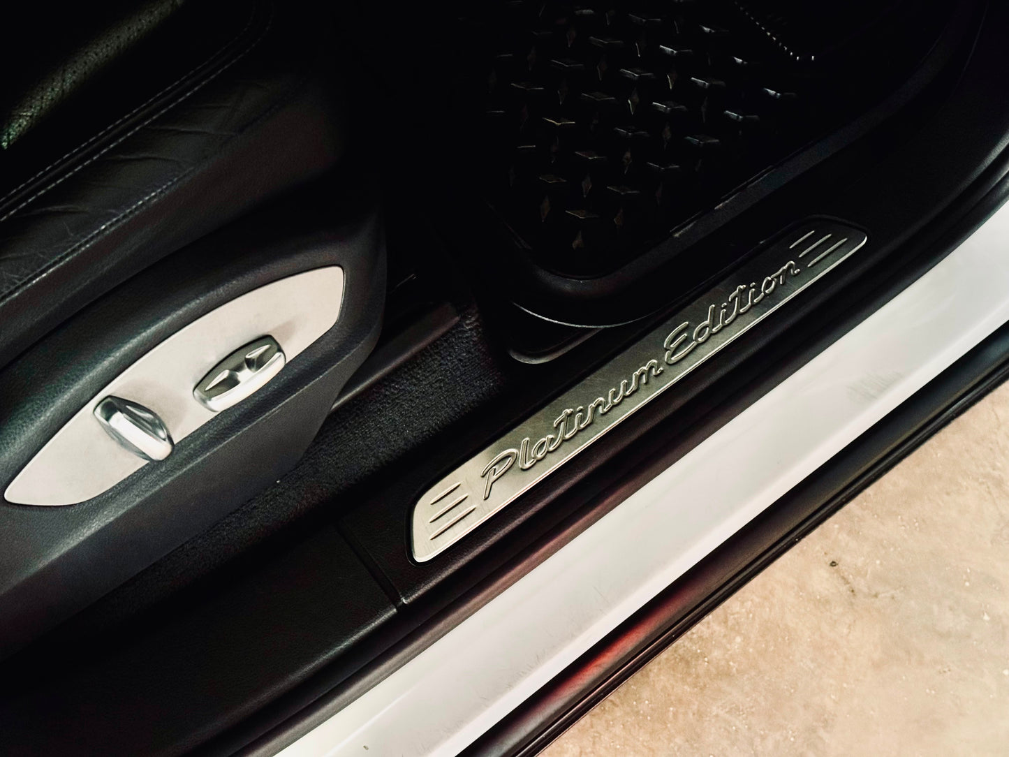 Porsche Cayenne| 2015 I 3000cc I White