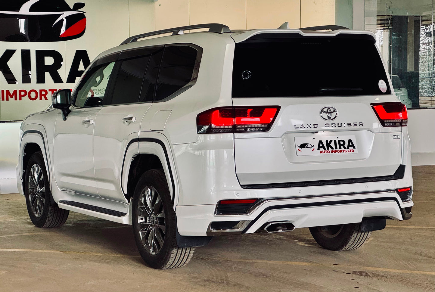 Toyota Landcruiser LC300 | 2023 |3400cc | Pearl White
