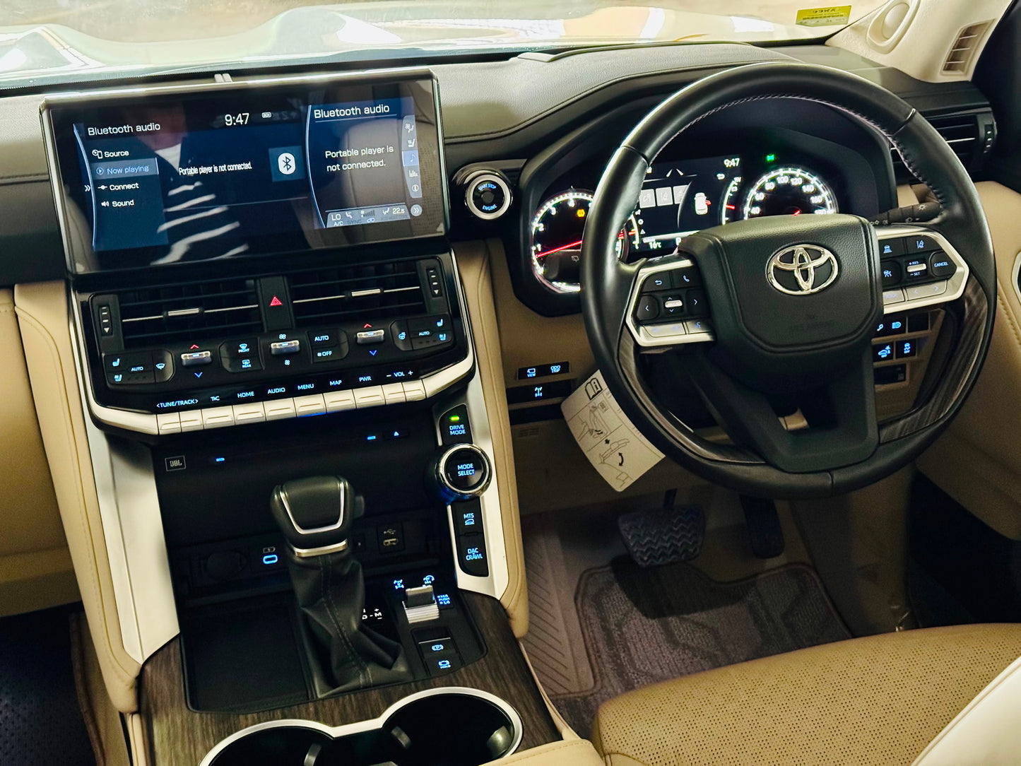 Toyota Landcruiser LC300 | 2023 |3400cc | Pearl White