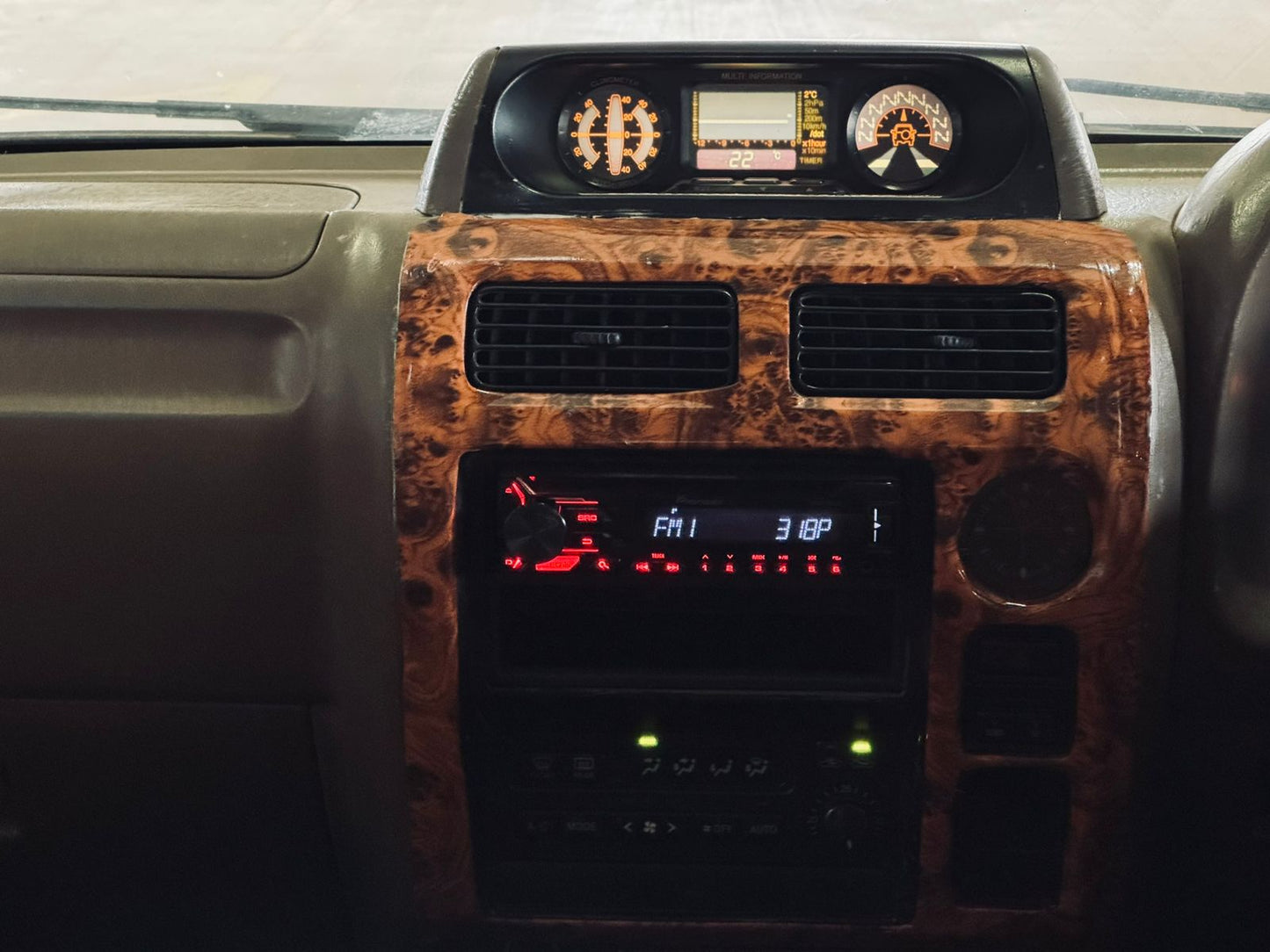 Toyota Prado| 2001 | 3400cc | White