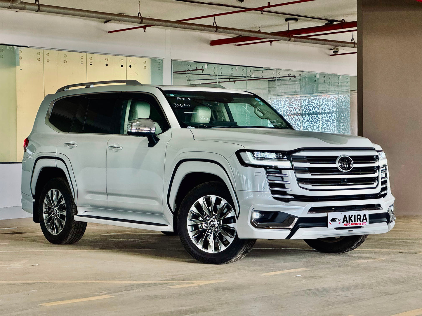 Toyota Landcruiser LC300 | 2023 |3400cc | Pearl White