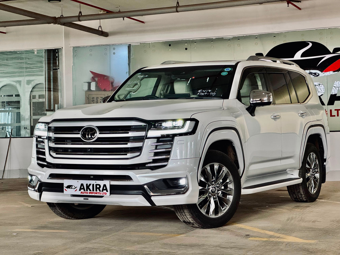 Toyota Landcruiser LC300 | 2023 |3400cc | Pearl White