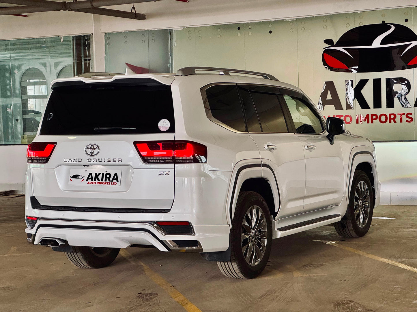 Toyota Landcruiser LC300 | 2023 |3400cc | Pearl White